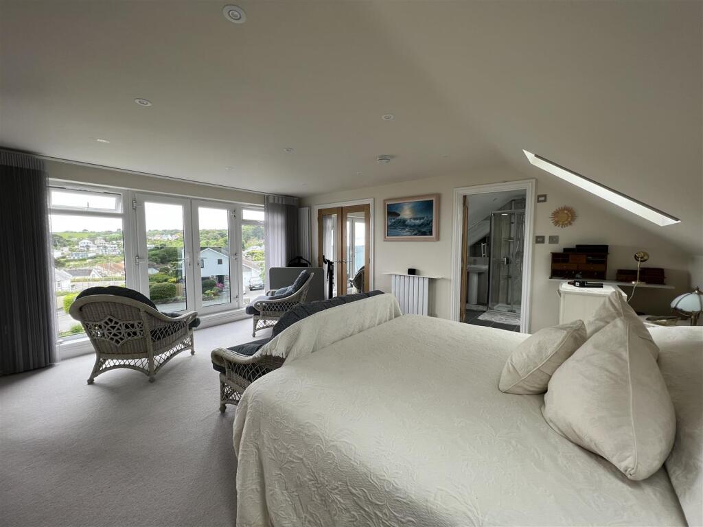 Bedroom:
