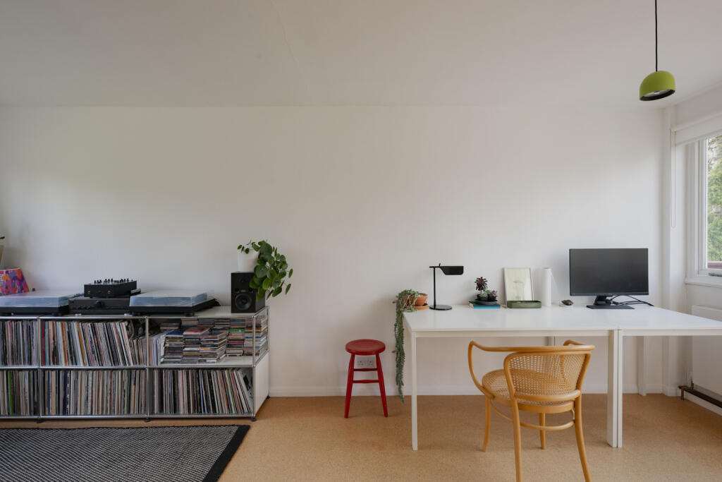 280935 - 15 The Holdings, The Ryde, Hatfield, A...