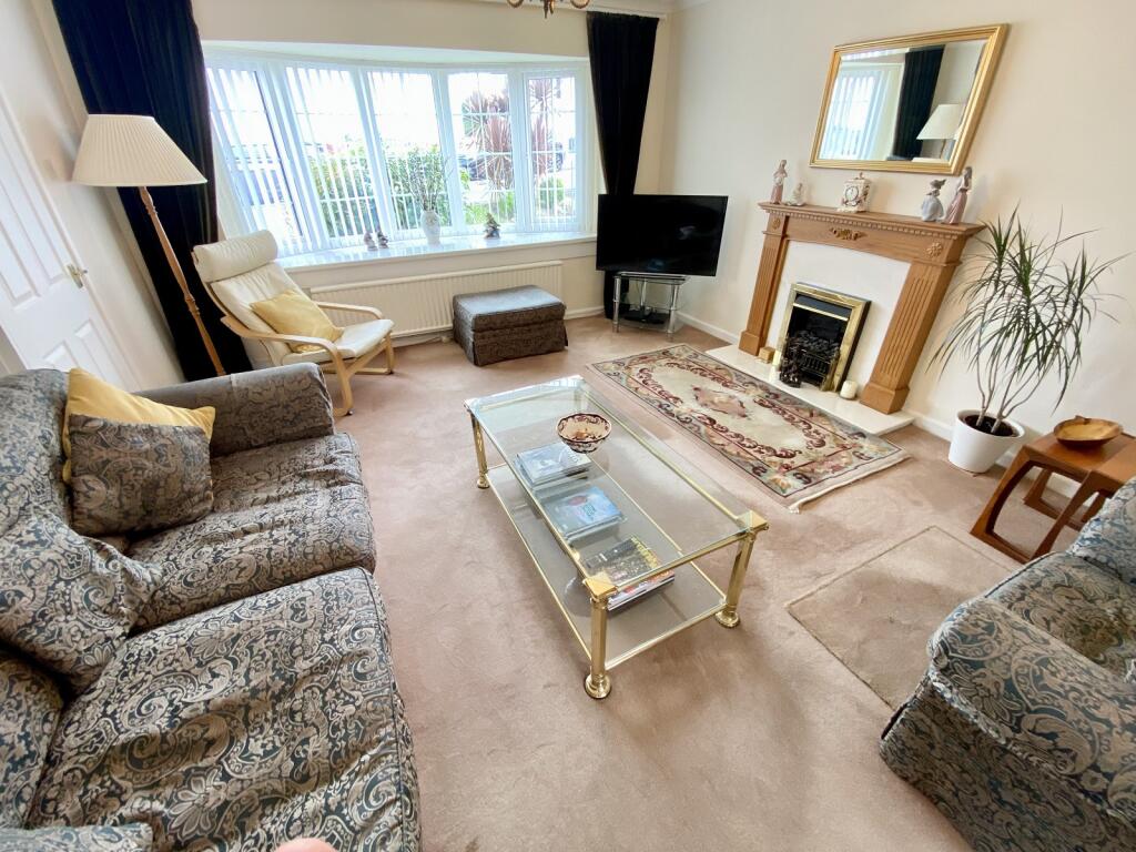 Lounge/Dining Room