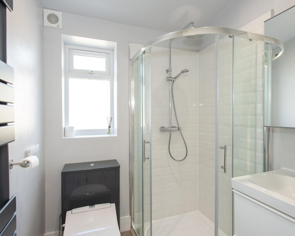 GROUND FLOOR SHOWER ROOM