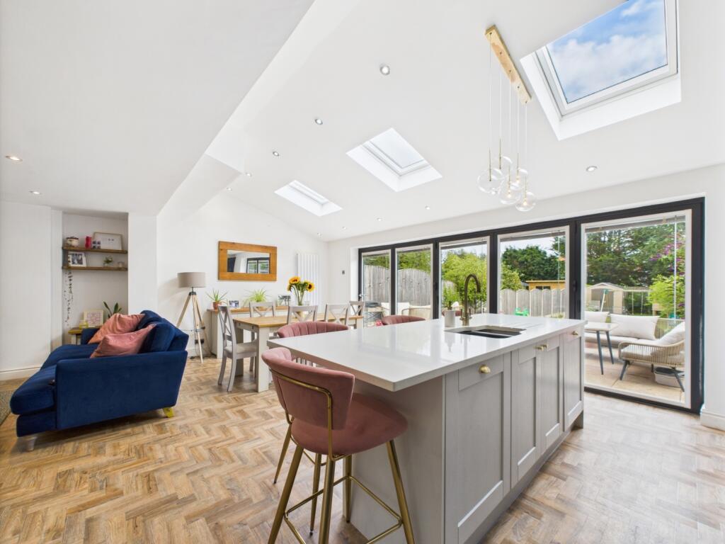 CAM02386G0-PR0140-STILL015 - Copy