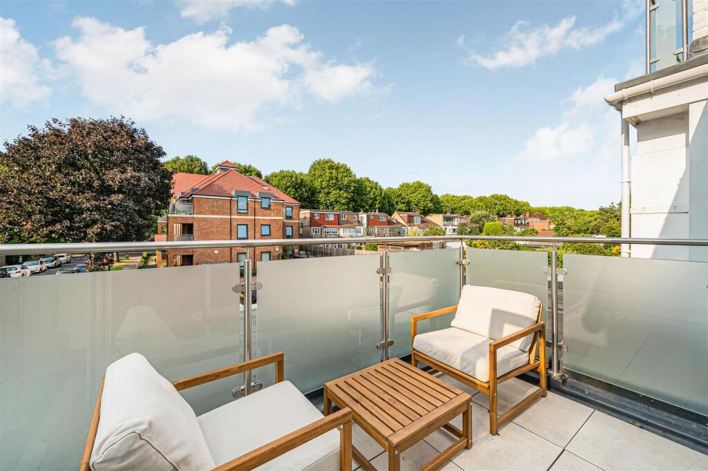 Flat 3, 42 Ellesmere.11.jpg