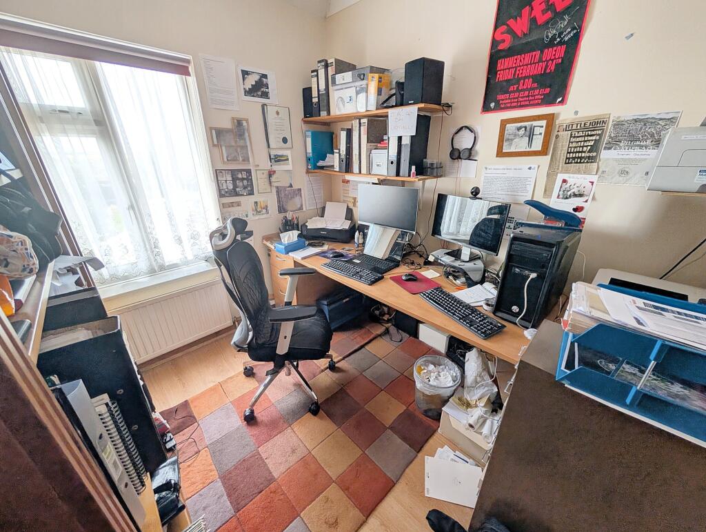 Bedroom 4_office (1)