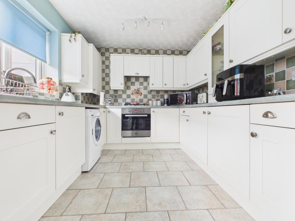 CAM03729G0-PR0156-STILL004