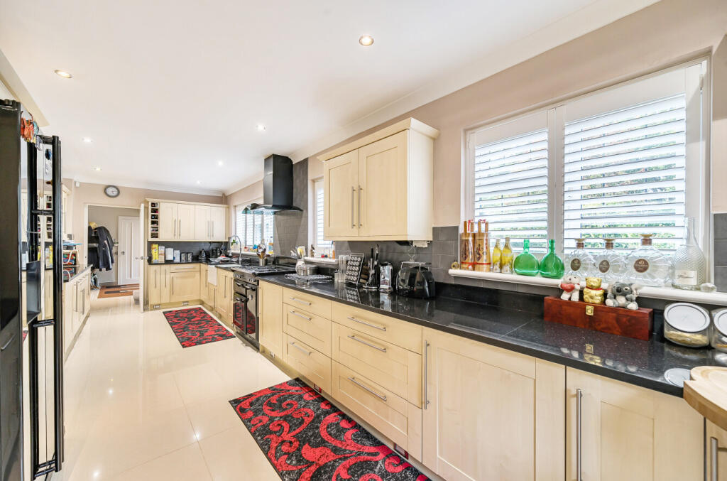 1353736-12-68c1a8...