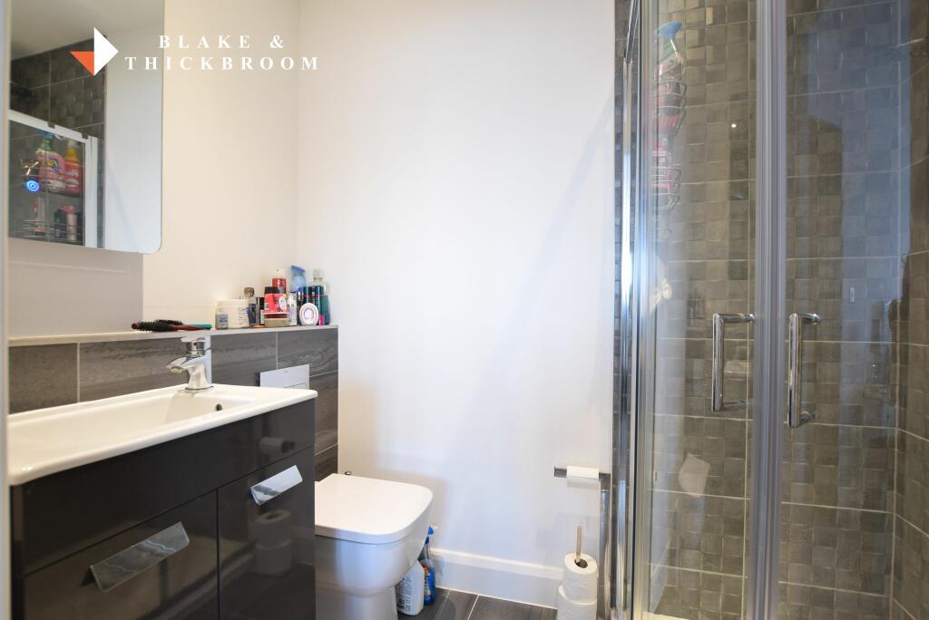 EN SUITE SHOWER ROOM