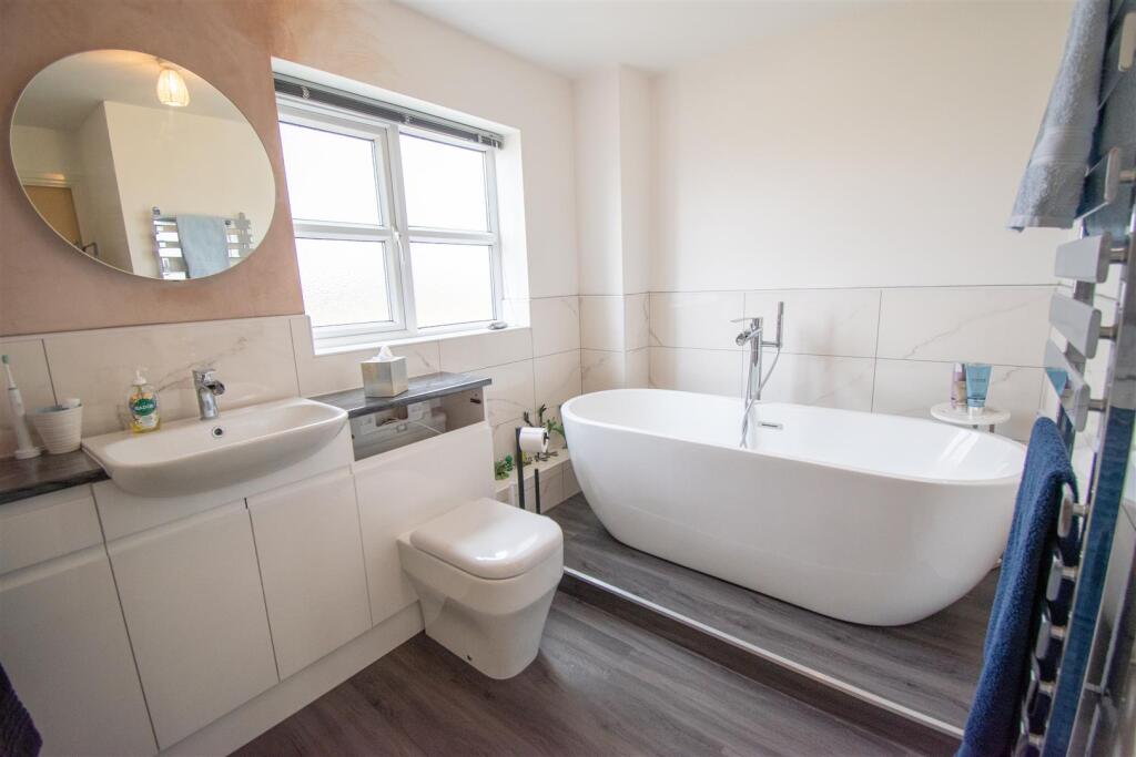 Jack &amp; Jill bathroom