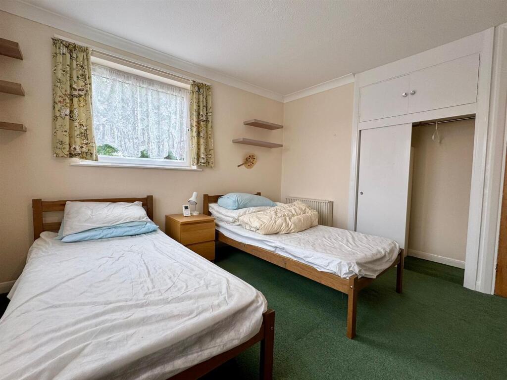 Bedroom 1 (2).jpg