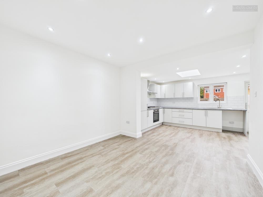 Kitchen/Dining Area