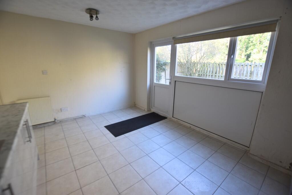 19 Buckman Close dining space