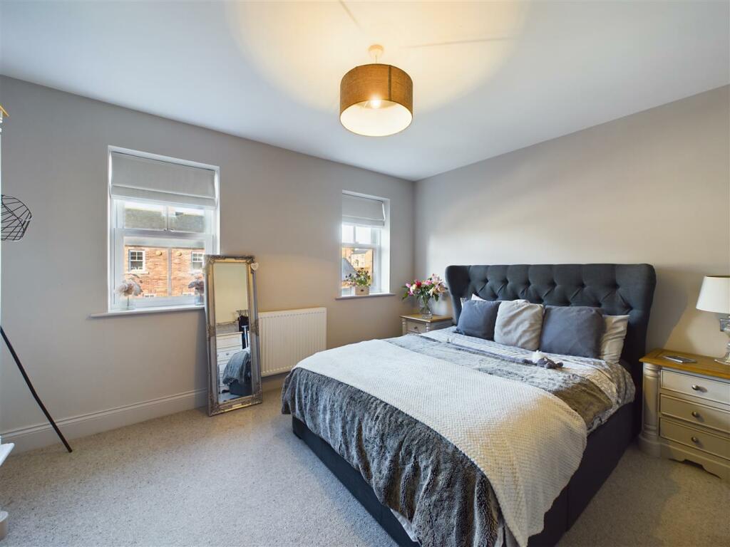 BEDROOM 2