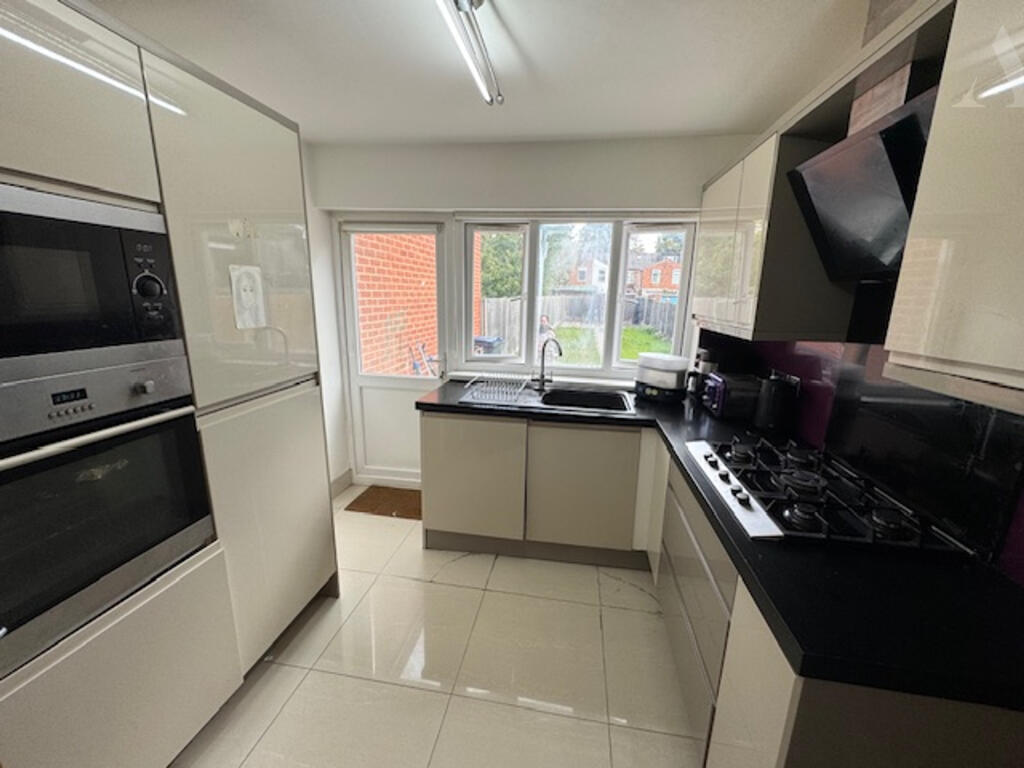 21 Moathouse Road Kitchen