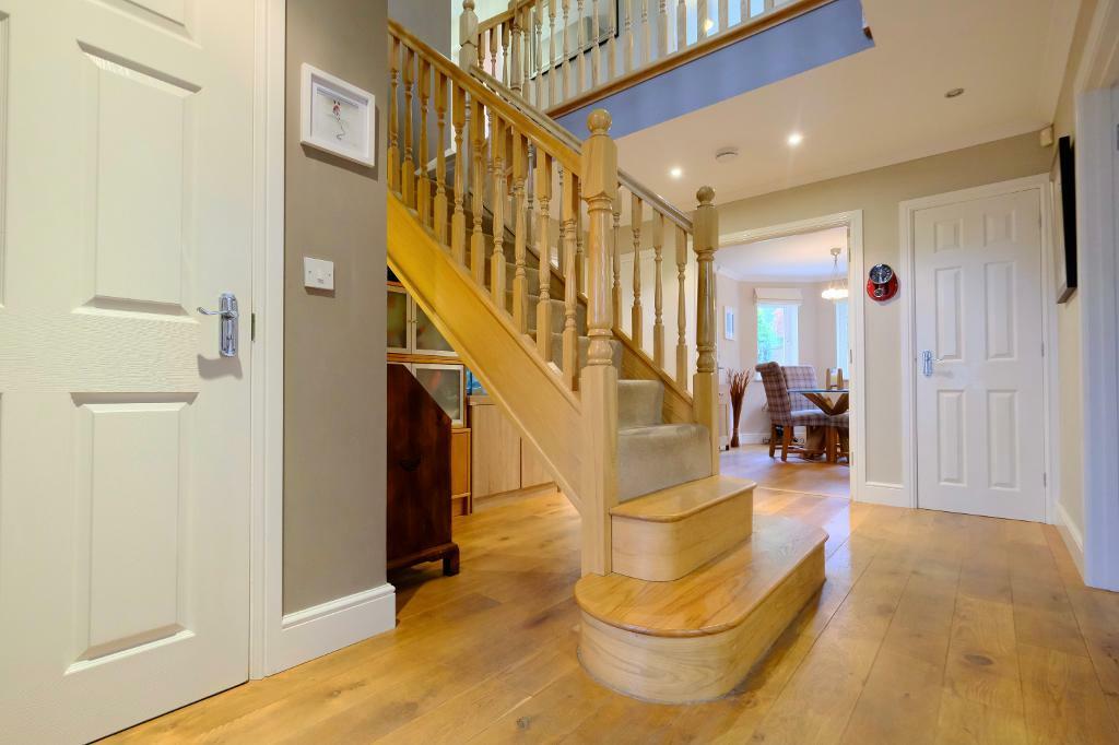 Entrance hall &amp; cloakroom