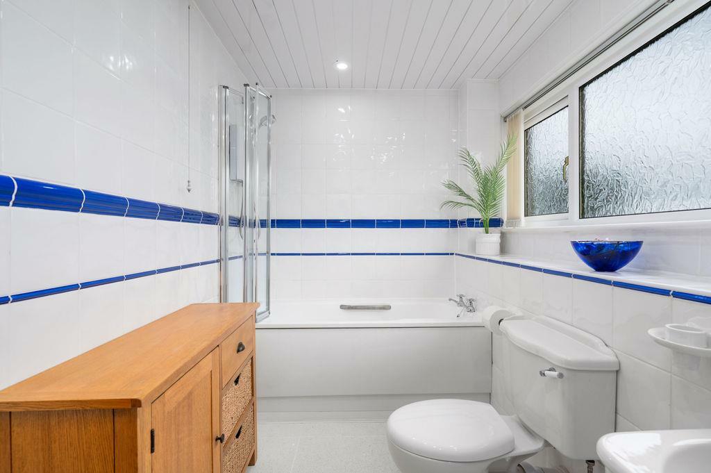 Bathroom 2.jpg