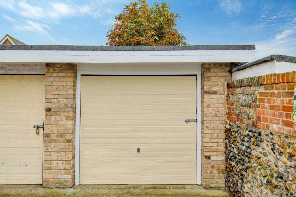 Garage [List House]_RAV0072553_0.jpg