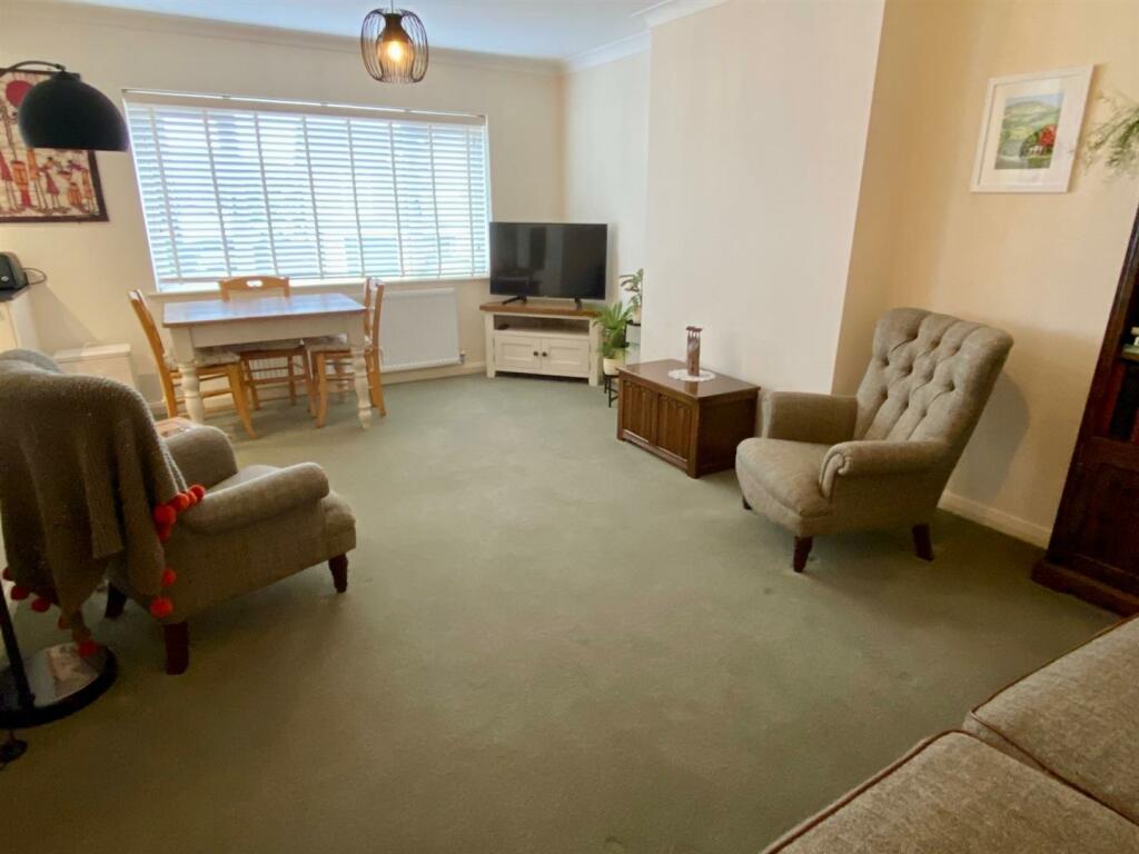 springfield park 8 lounge.jpg