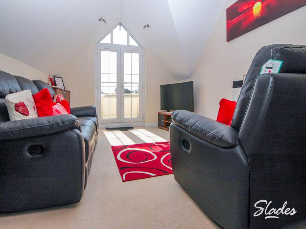 9 Pebbles lounge mai