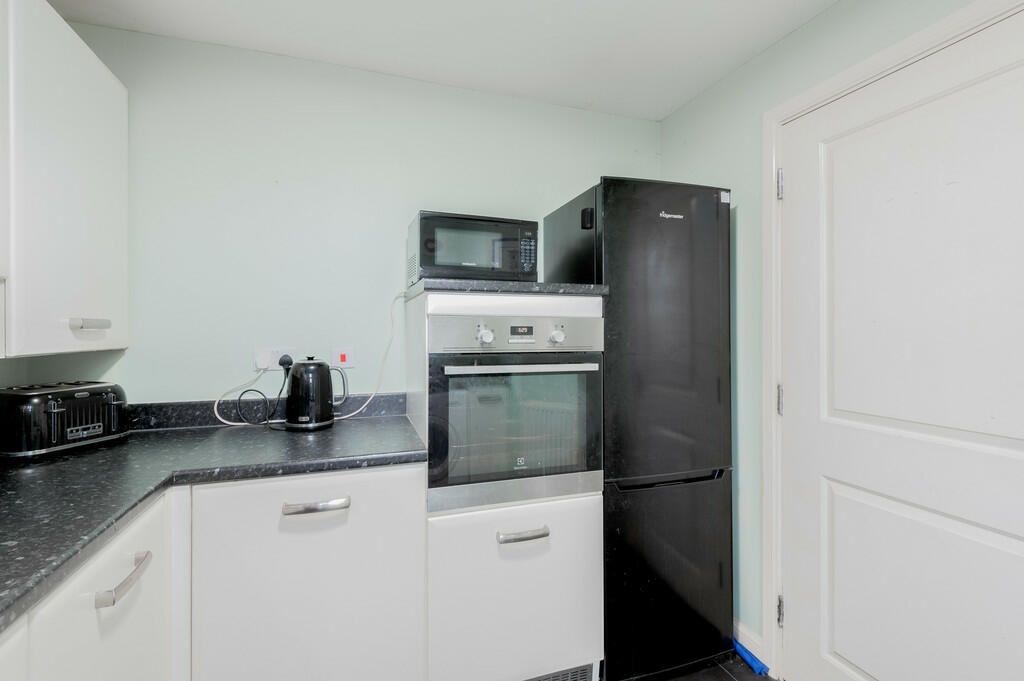 8 Rose Whittle Av...