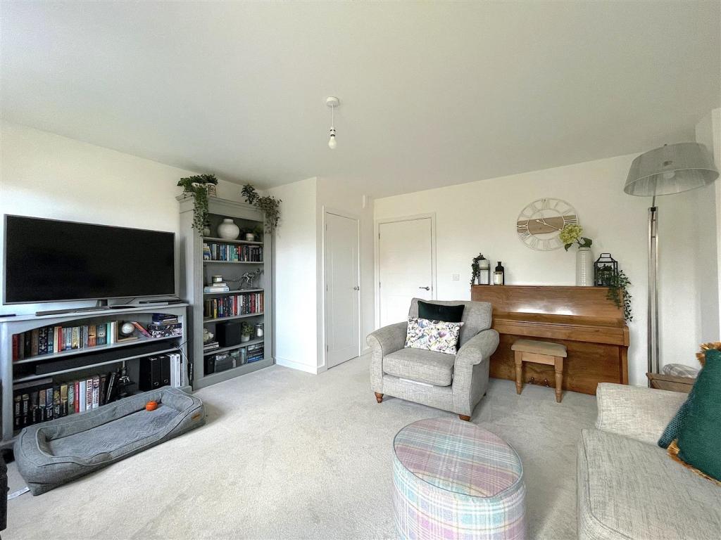 Living Room (3).jpeg