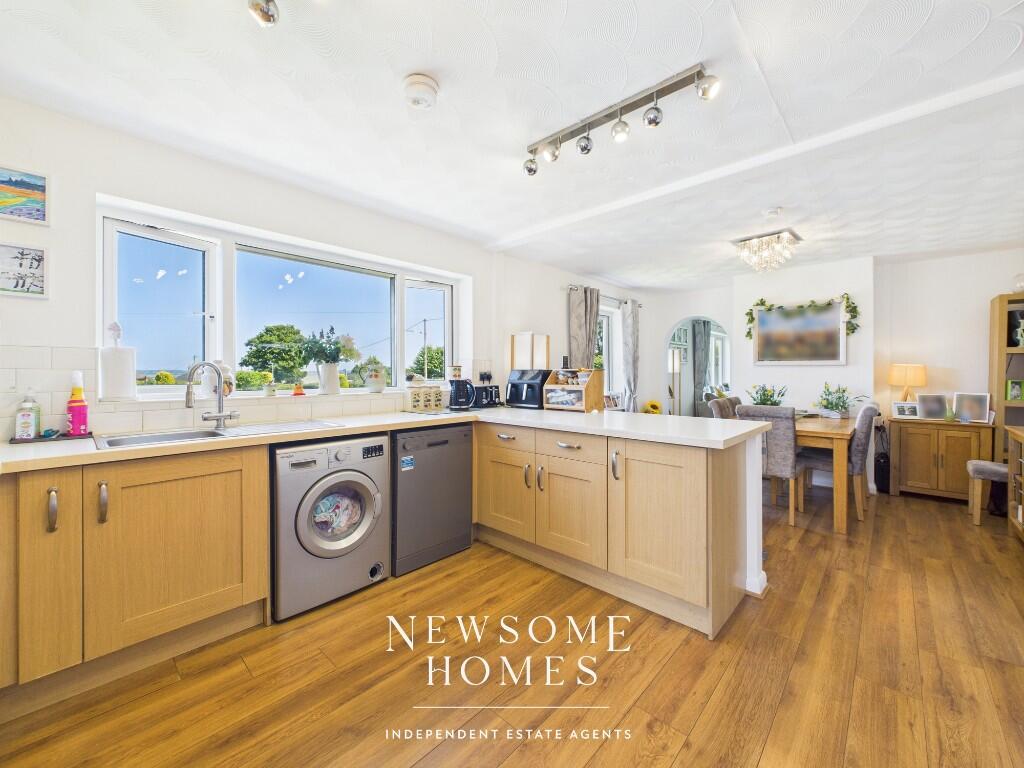 Kitchen/ Dining Room