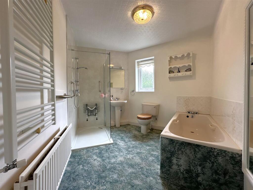 Generous Four-Piece Bathroom 273