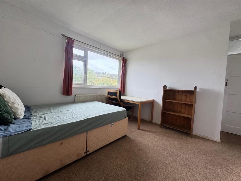 Room 5d.jpg