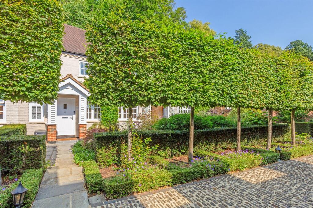 76950_3 The Courtyard Moor Park (6)_low.jpg