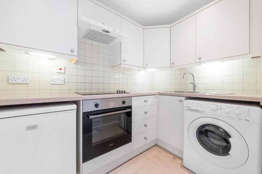 Kitchen.JPG