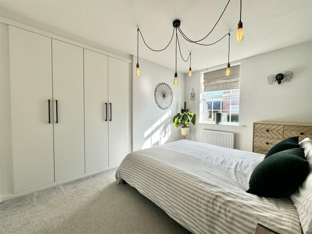 BEDROOM 1 (2)