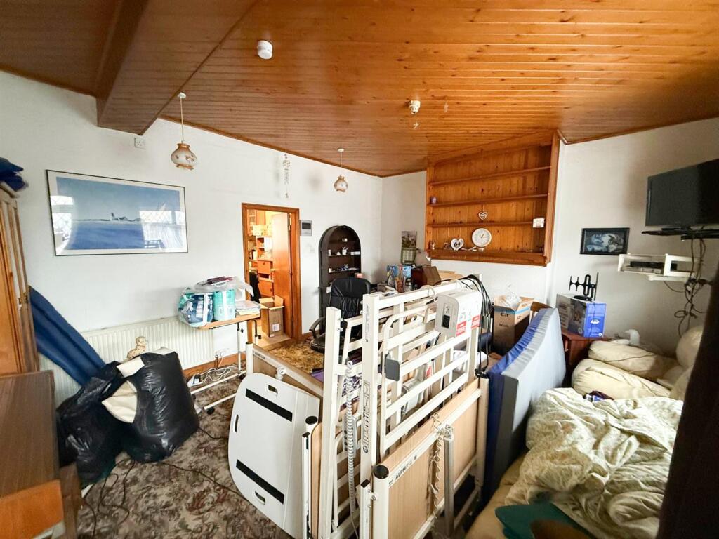 5 bed terrace Cross Hills