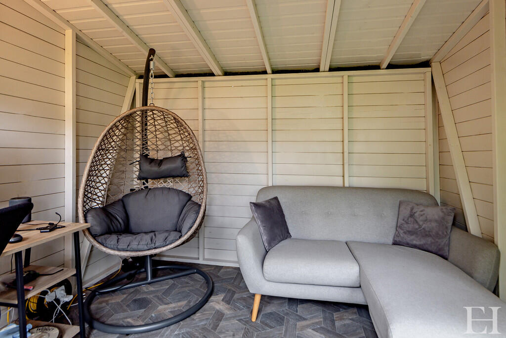 8647171-interiorW...