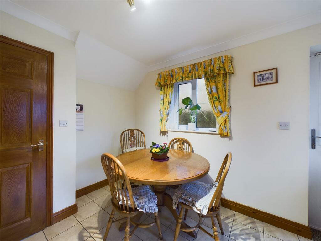 KITCHEN/ DINER