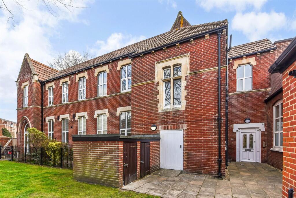 Garden to Property View.jpg