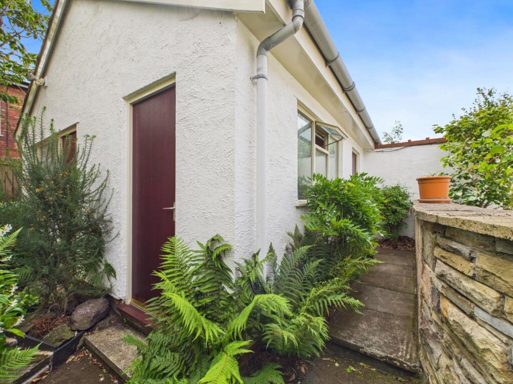 CAM02386G0-PR0138-STILL015