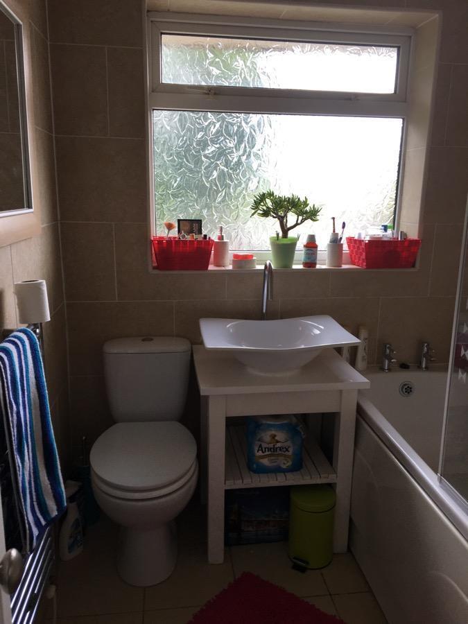 280 gartons bathroom.jpg