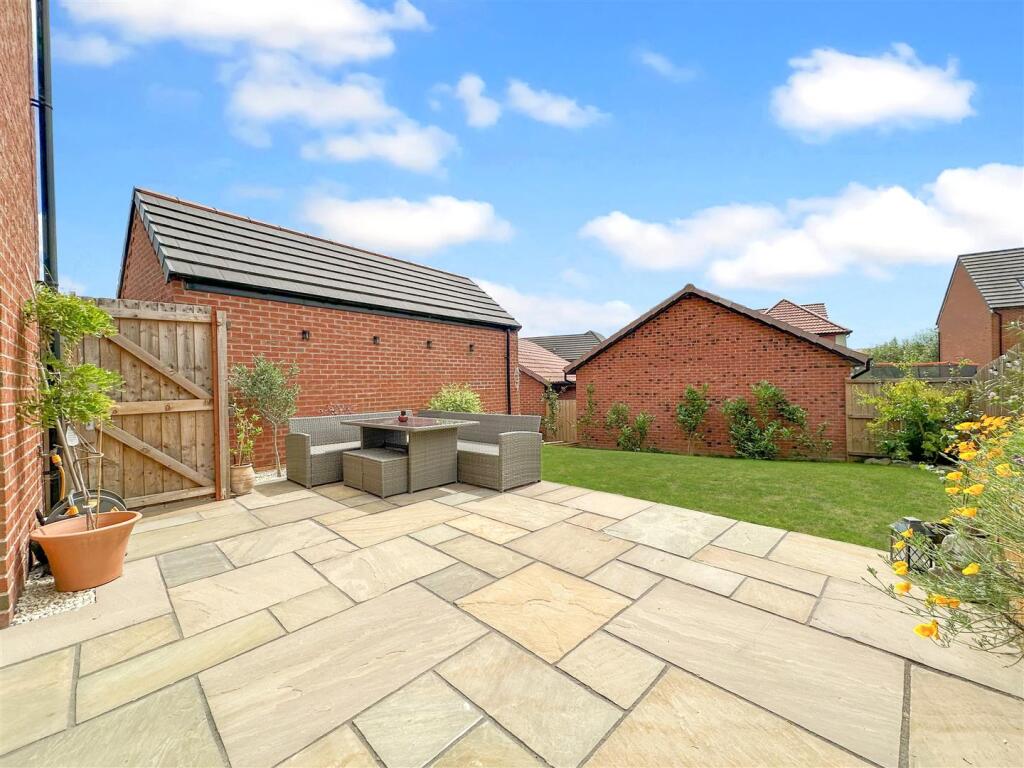 SOUTH-FACING Garden 755