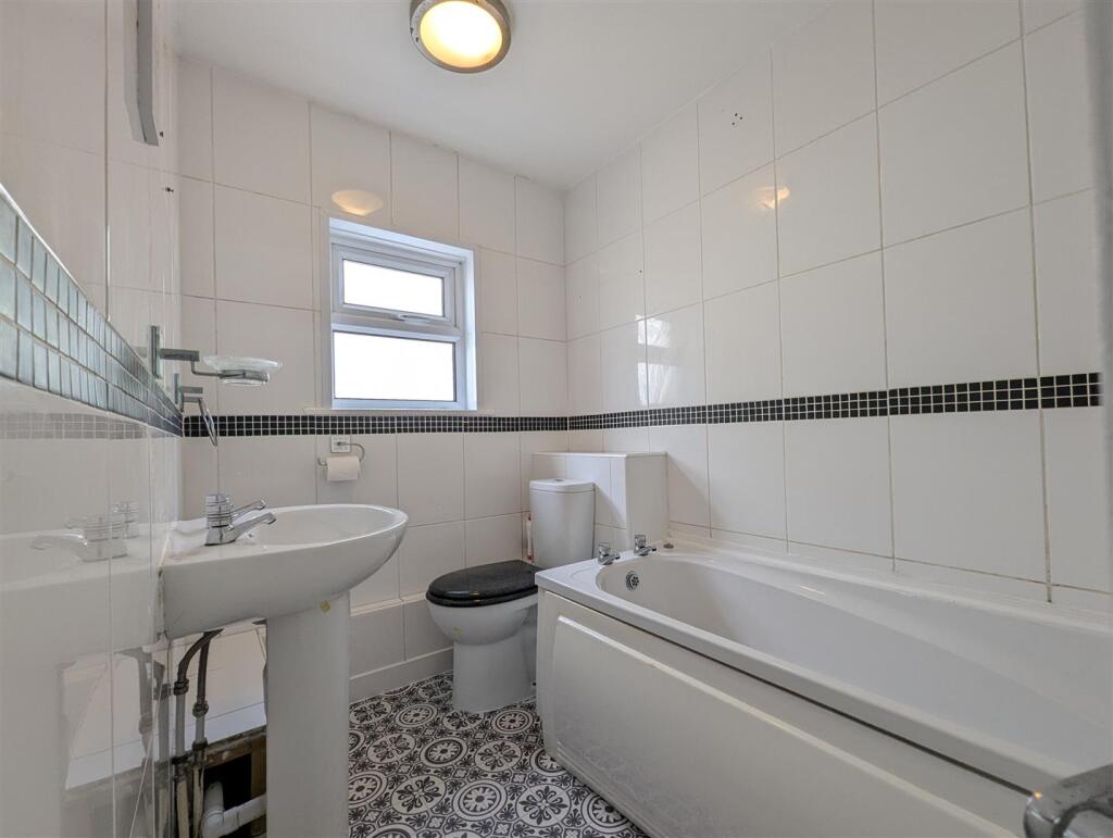 42 Hawkins Bathroom