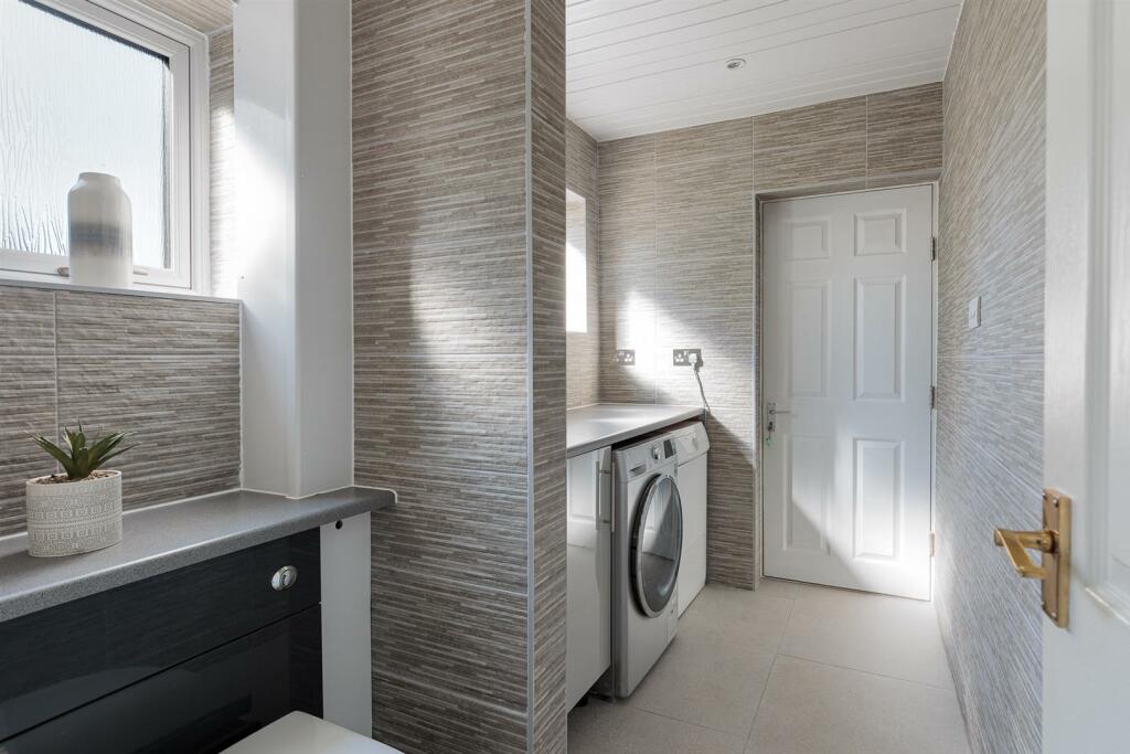 Utility Room WC
