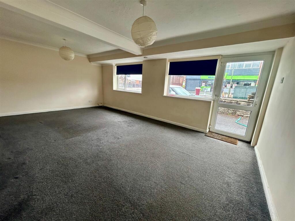 104 Mytchett Road lounge.jpg