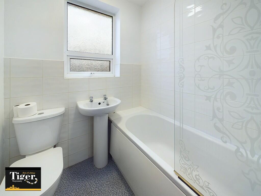 CAM02176G0-PR0432...