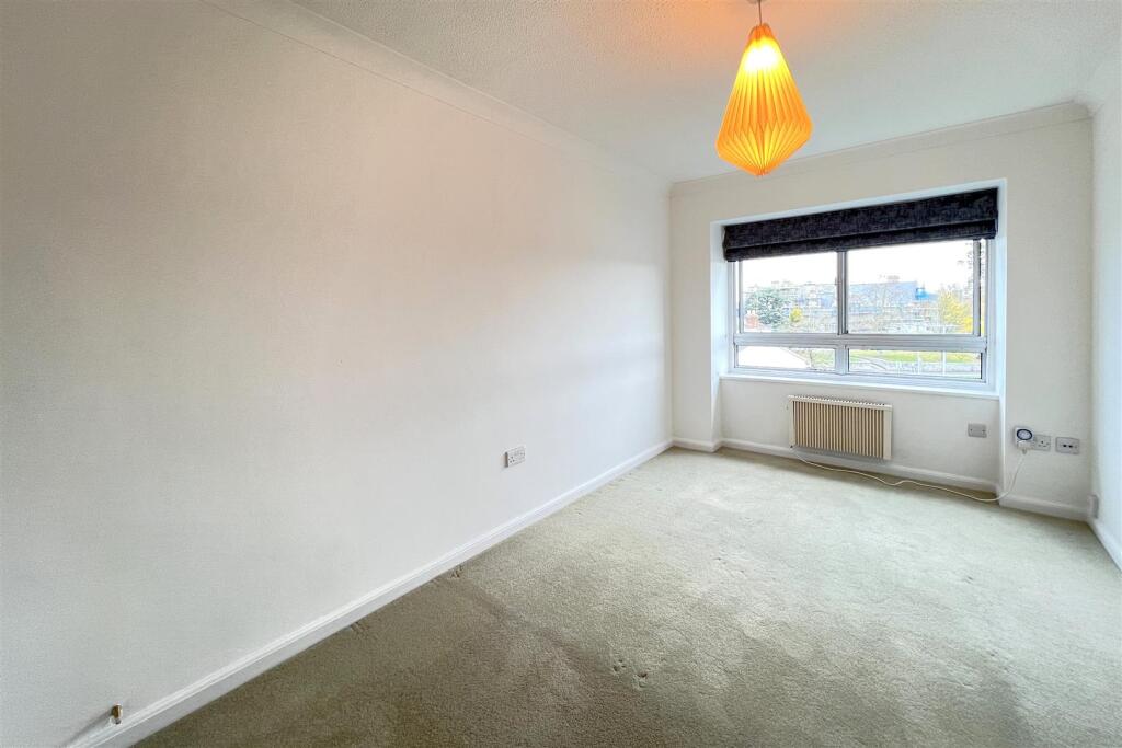 Bedroom 2.JPG