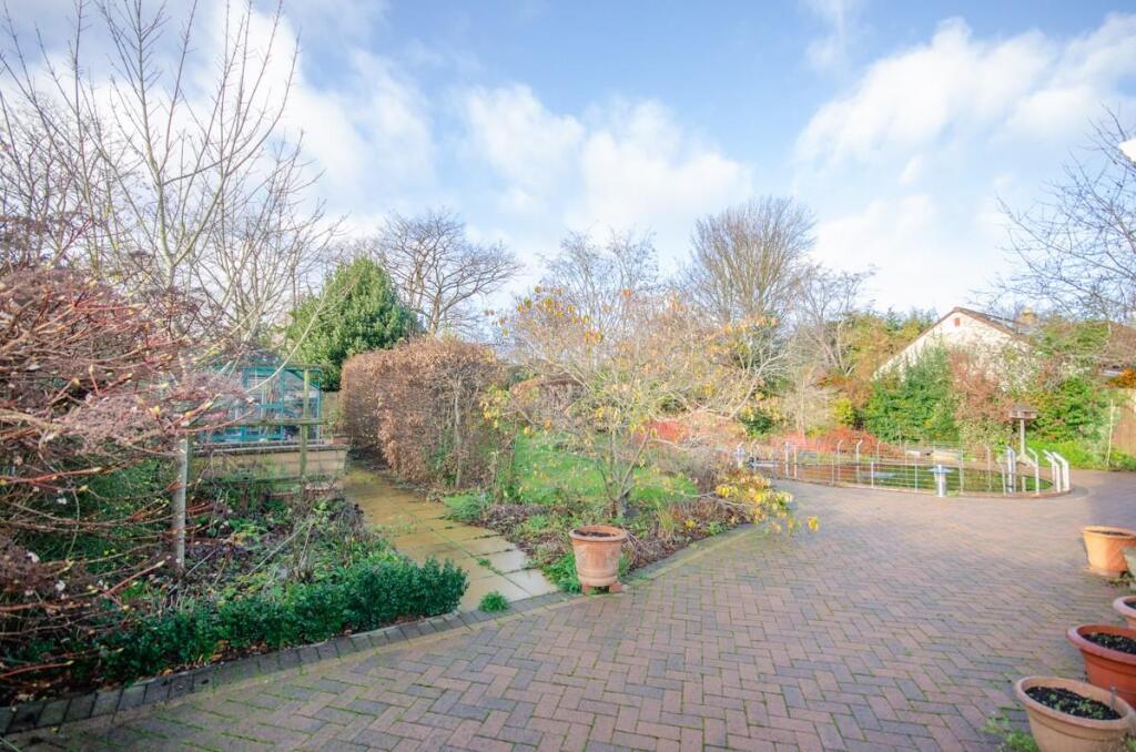 Rear garden pic 2.jpg