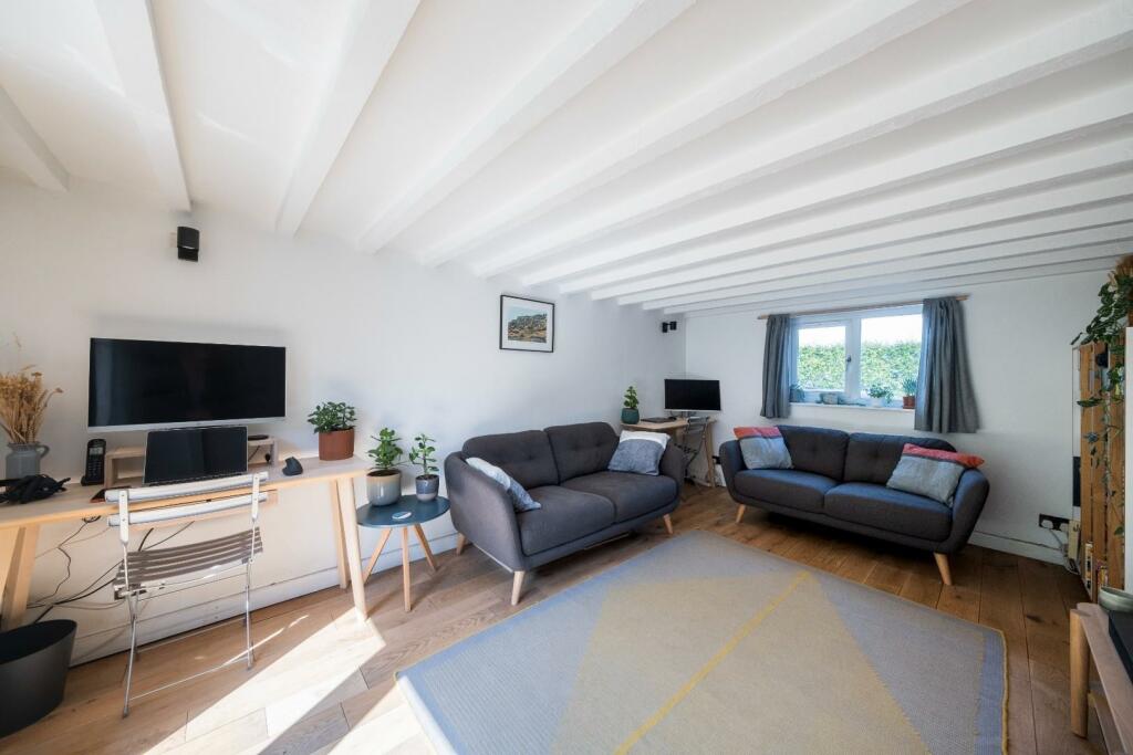 1 Beaconsfield Cottages-014.JPG