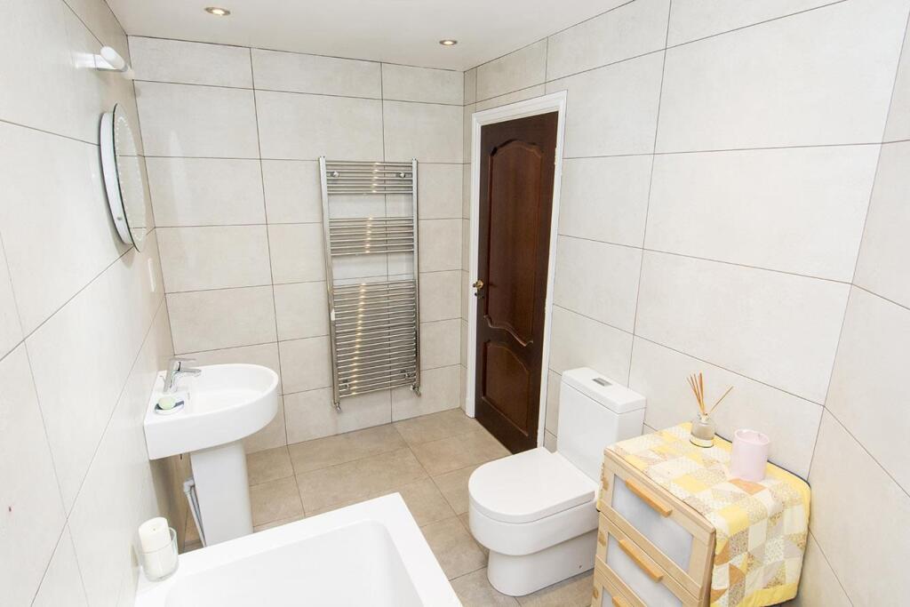 Ground Floor Bathroom Photo 2