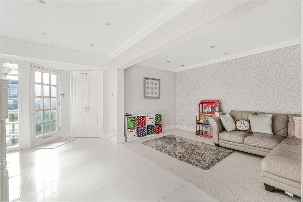Entrance Hall/Snug