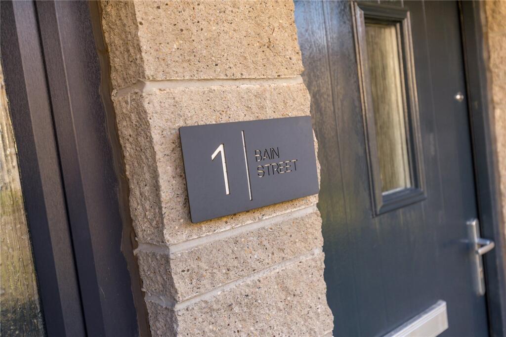 Bain Street  05