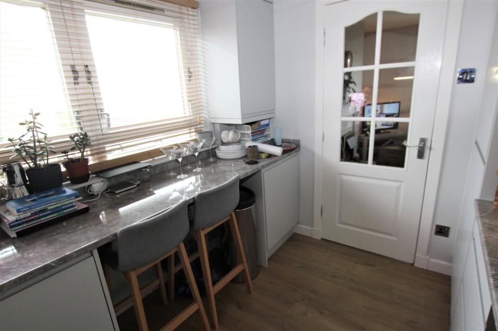 kitchen/breakfast ba