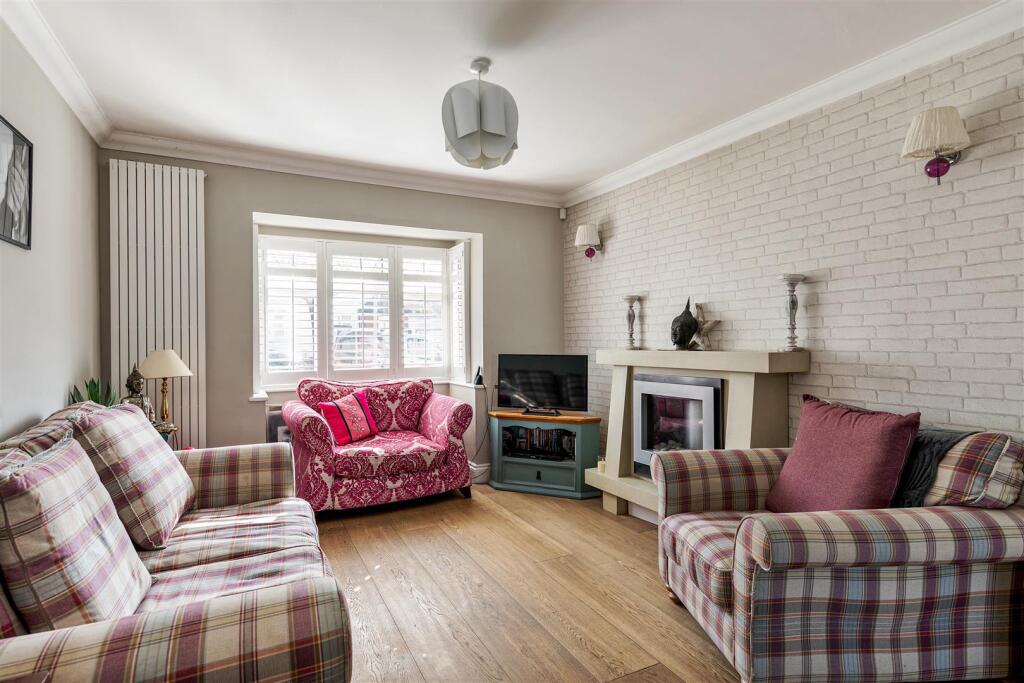 Amesbury Drive E4