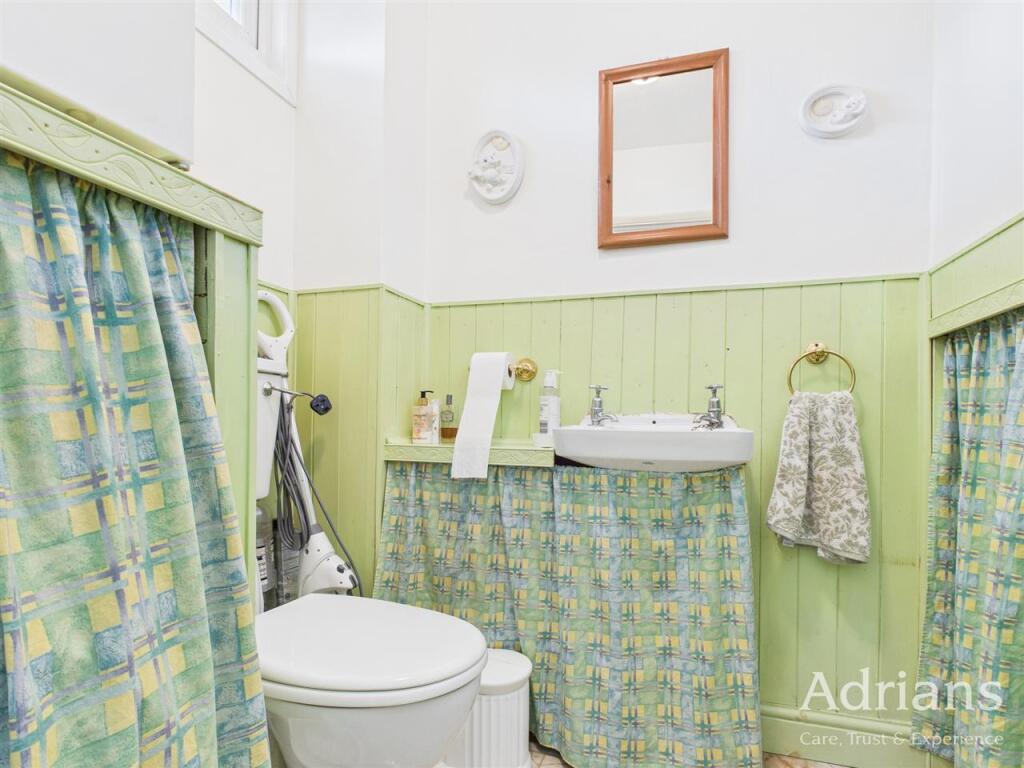 UTILITY / CLOAKROOM
