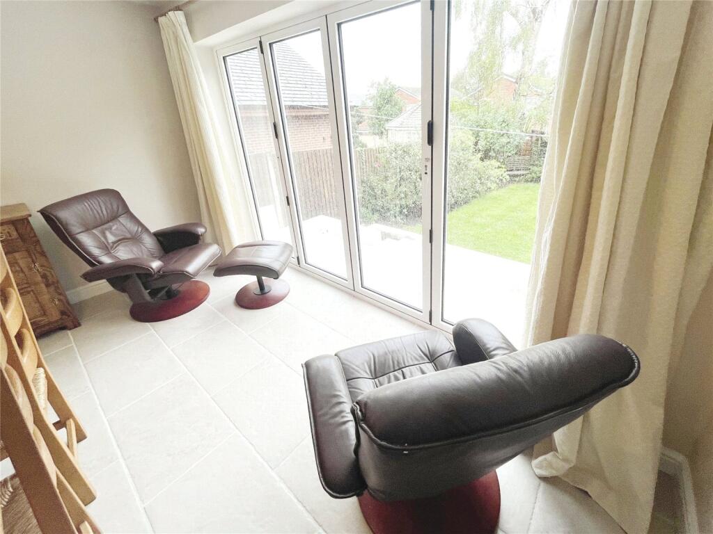 Lounge/Dining Room